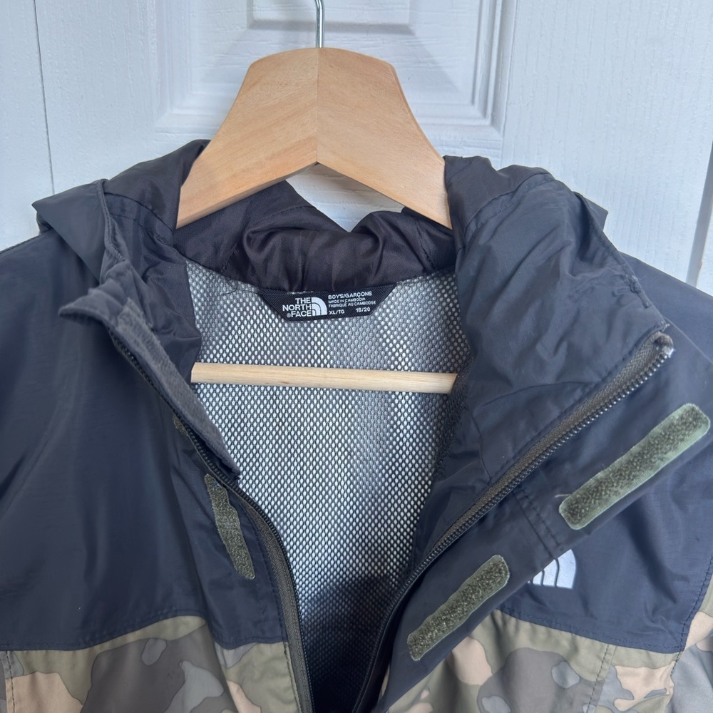 The North Face Black and Green Camouflage Jacket - Picture 4 of 8